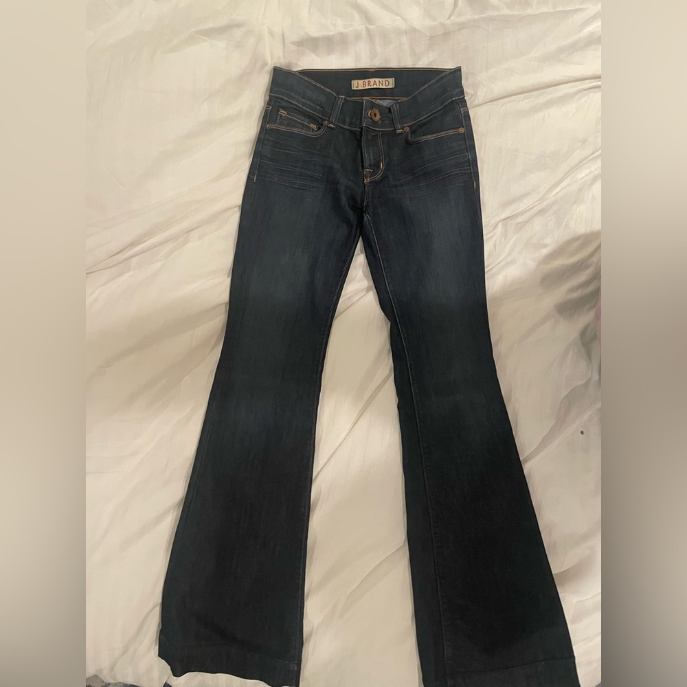 J Brand Jeans - Bell Bottoms. Dark blue. Size 25. Style # 722 DKV